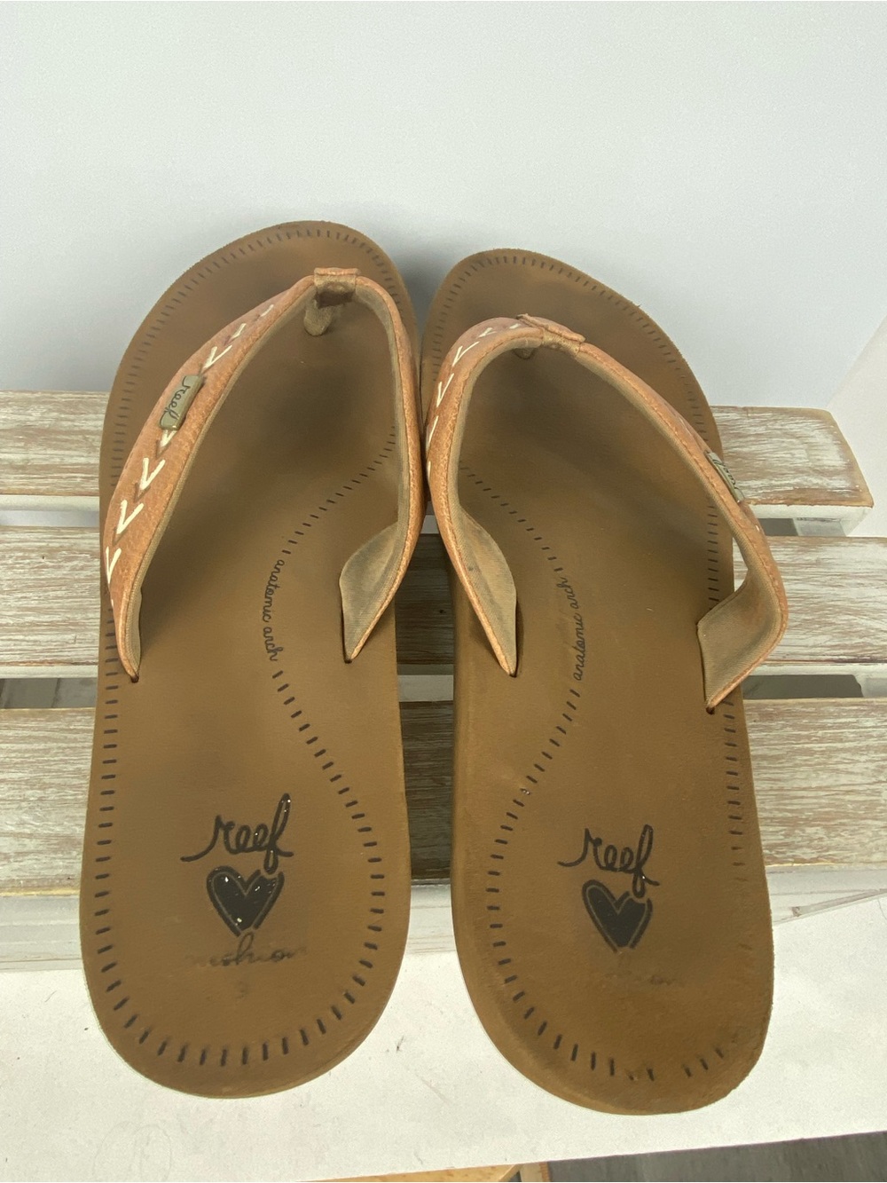 Reef Women's Beachbreak Flip Flop Sandals in tan embroidered strap detail size 9 - Picture 9 of 12